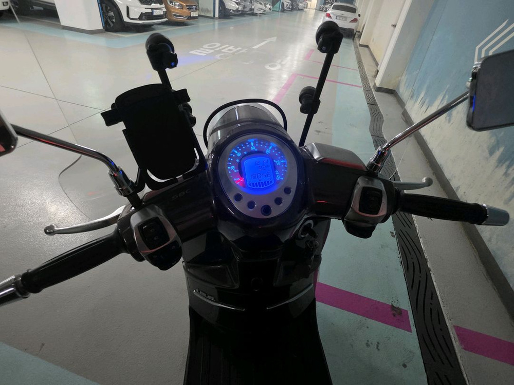 푸조 장고 125cc 스쿠터 이미지