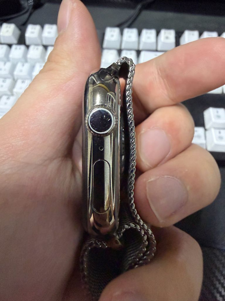 애플워치10 내추럴 티타늄 46mm 이미지