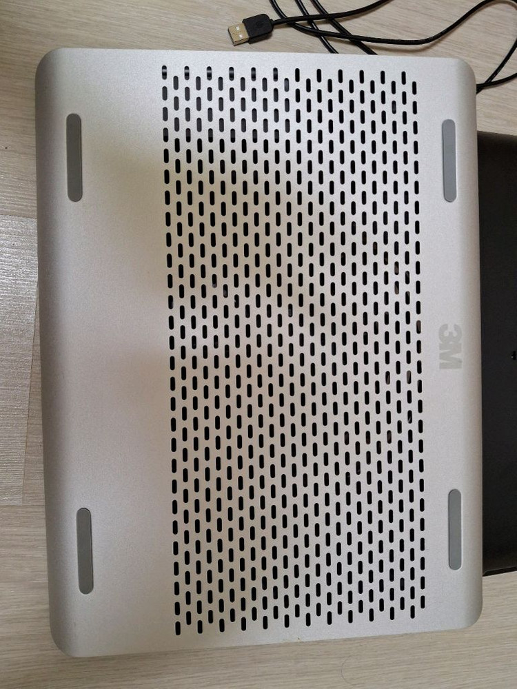 3M 노트북 쿨러 거치대예요 USB 허브 포함 이미지