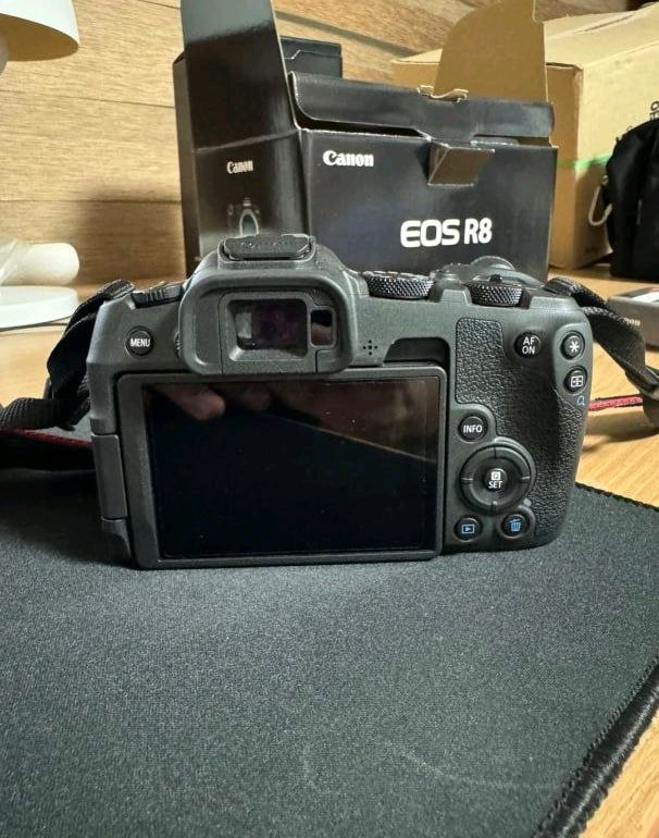 캐논 EOS R8 풀박스 구성품 이미지
