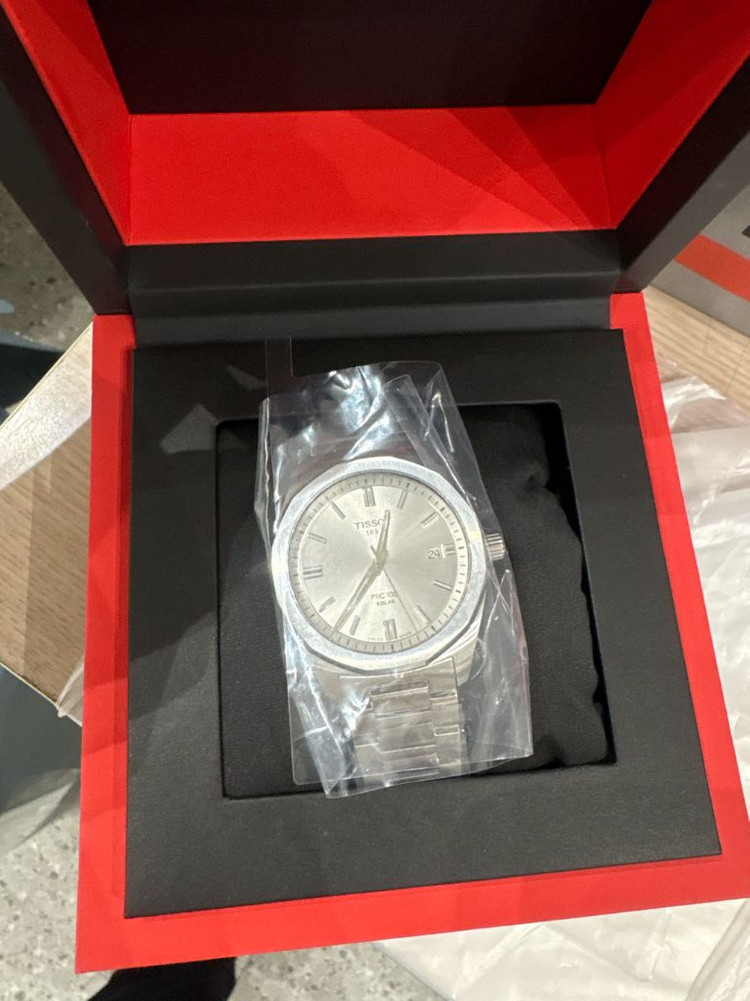 미개봉 티쏘 tissot PRC 100 솔라 실버 39mm 팔아요 이미지