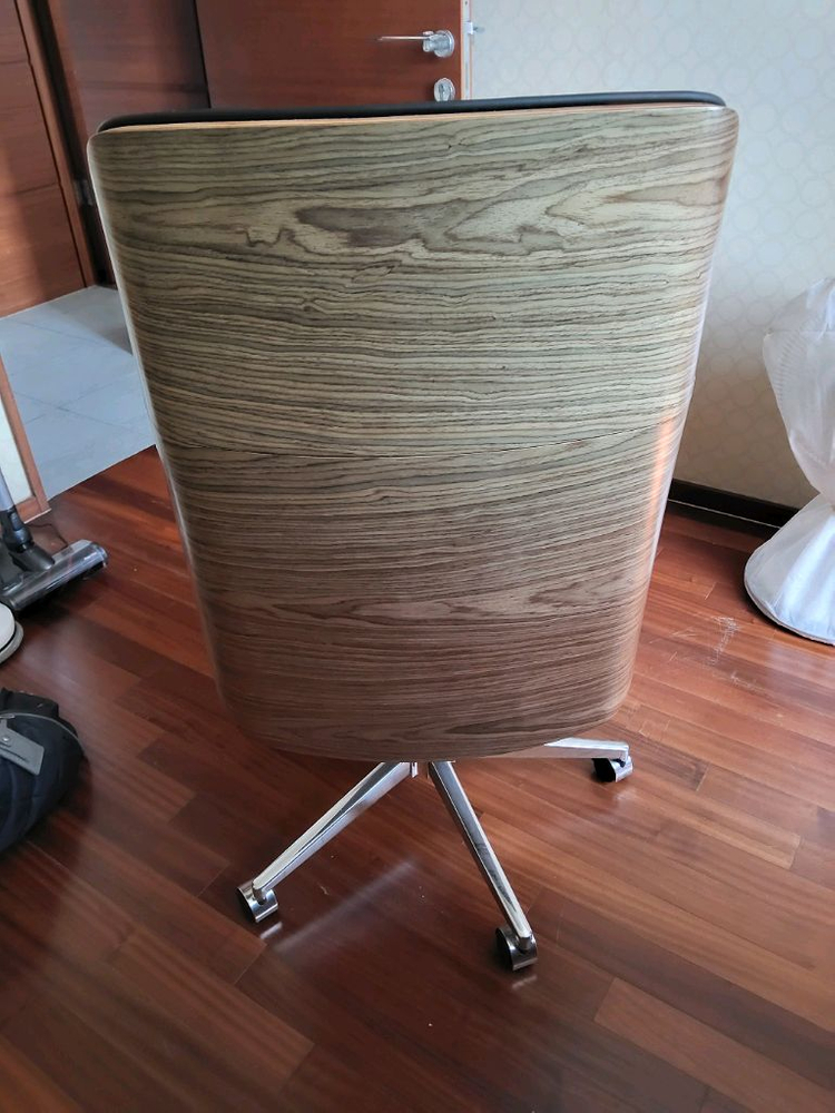 모던 우드 디자인 회전 의자 이미지