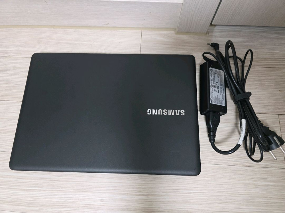삼성 NT501R3A 13인치 노트북/상태 A급,사용적고 기스없음 이미지