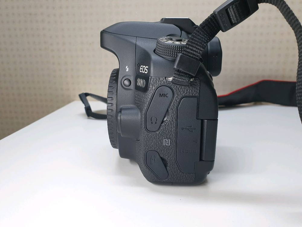 캐논 EOS 80D DSLR 카메라 바디(렌즈제외)내용필독 이미지