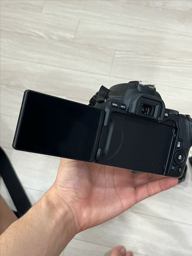 캐논 EOS 200D2 카메라 풀세트 + 레오포토 삼각대 이미지