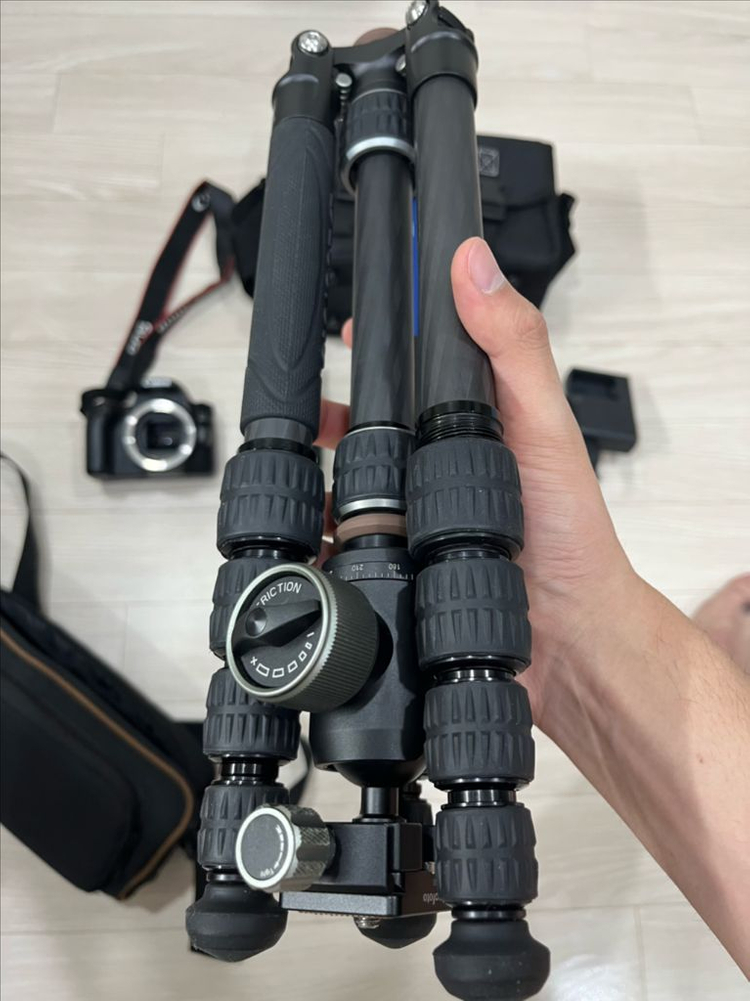캐논 EOS 200D2 카메라 풀세트 + 레오포토 삼각대 이미지