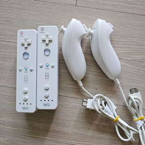 닌텐도위 wii 리모컨과 눈차크 2인 이미지