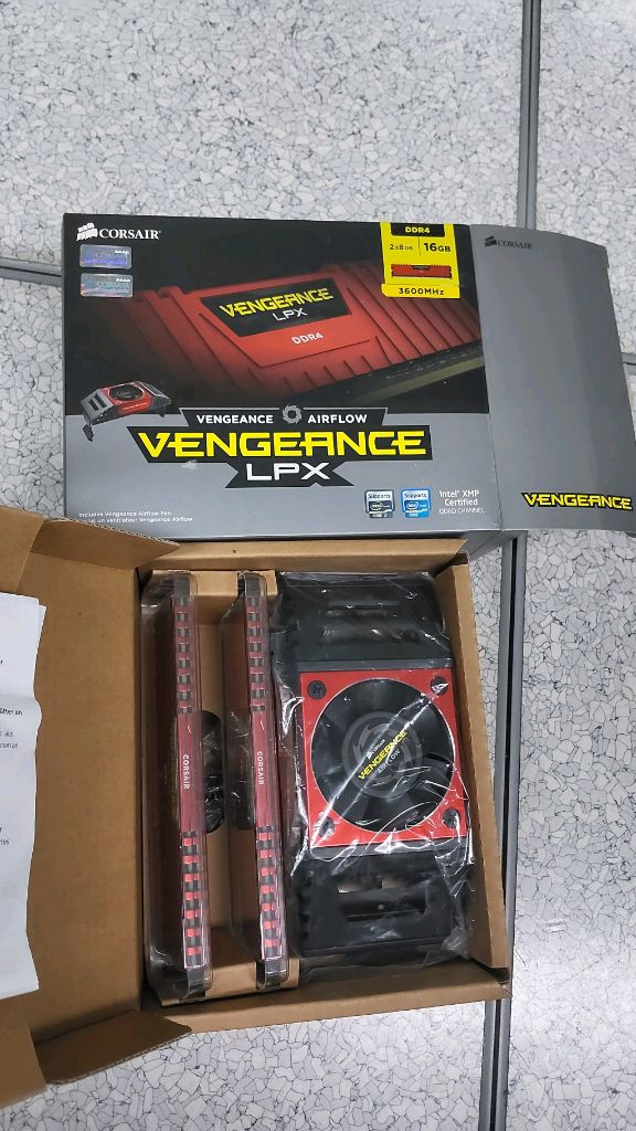 삼성칩 DDR4 16GB 3600mhz. 3200보다 업 lpx. 이미지