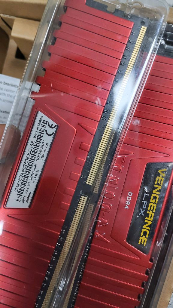 삼성칩 DDR4 16GB 3600mhz. 3200보다 업 lpx. 이미지
