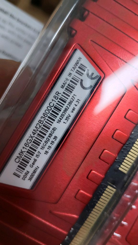 삼성칩 DDR4 16GB 3600mhz. 3200보다 업 lpx. 이미지