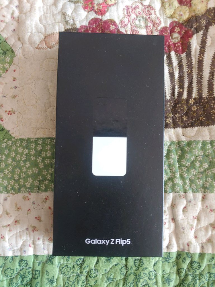 갤럭시 z플립5 256GB 풀박 이미지
