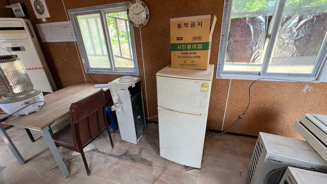 컨테이너 6x2.5 공사용 풀옵션 (에어컨, 냉장고, 탁자 등) 이미지