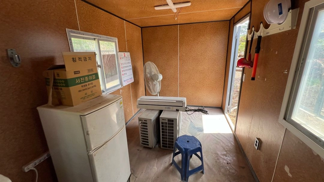 컨테이너 6x2.5 공사용 풀옵션 (에어컨, 냉장고, 탁자 등) 이미지