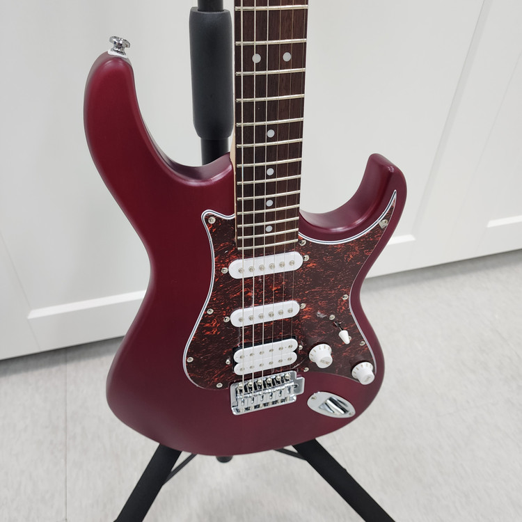 콜트 스트랫 일렉기타 G110 체리 이미지