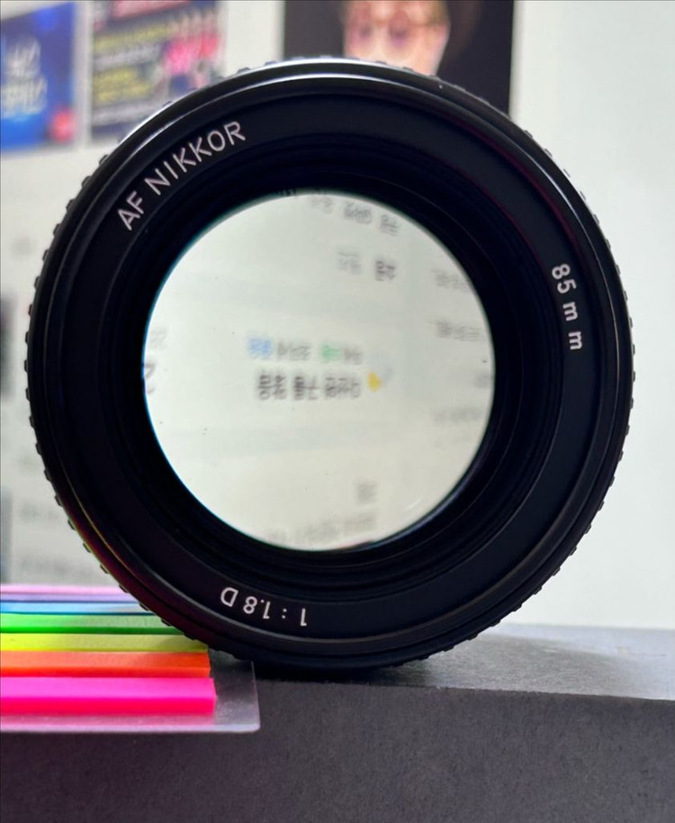 니콘 af렌즈 85mm F 1:1.8D 이미지