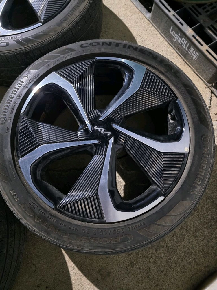 기아 EV6 255/45R20 순정 휠 타이어 세트 - 안심되는 중고거래