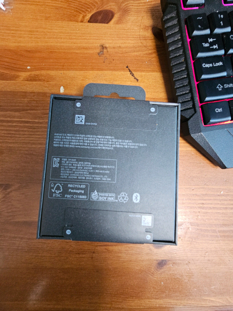 버즈4프로 화이트 이미지