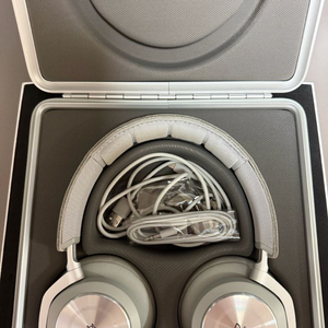 뱅앤올룹슨 x 리모와 Beoplay H9i 헤드폰 이미지