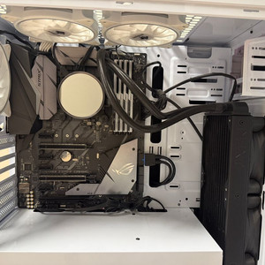 PC 본체 판매합니다. i7 8700k 이미지