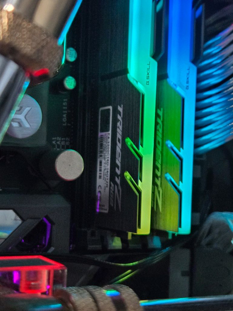 지스킬 트라이던트 RGB DDR4 3200 8GB 2개 세트 이미지
