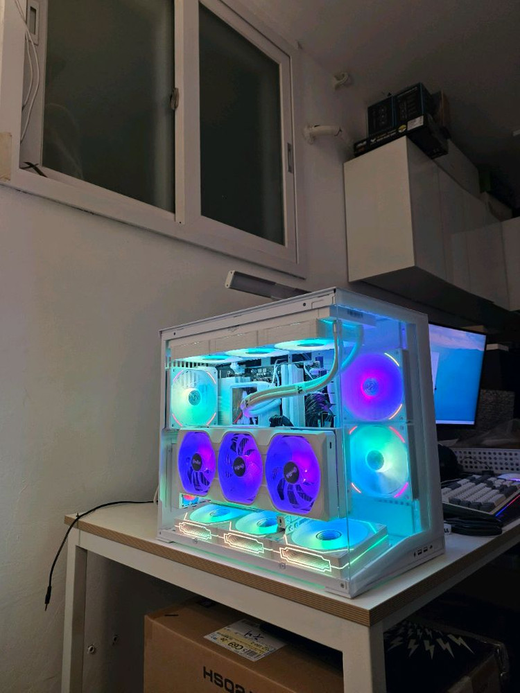 9800x3d rtx 5080 b850m wifi 리안리 화이트본체 이미지