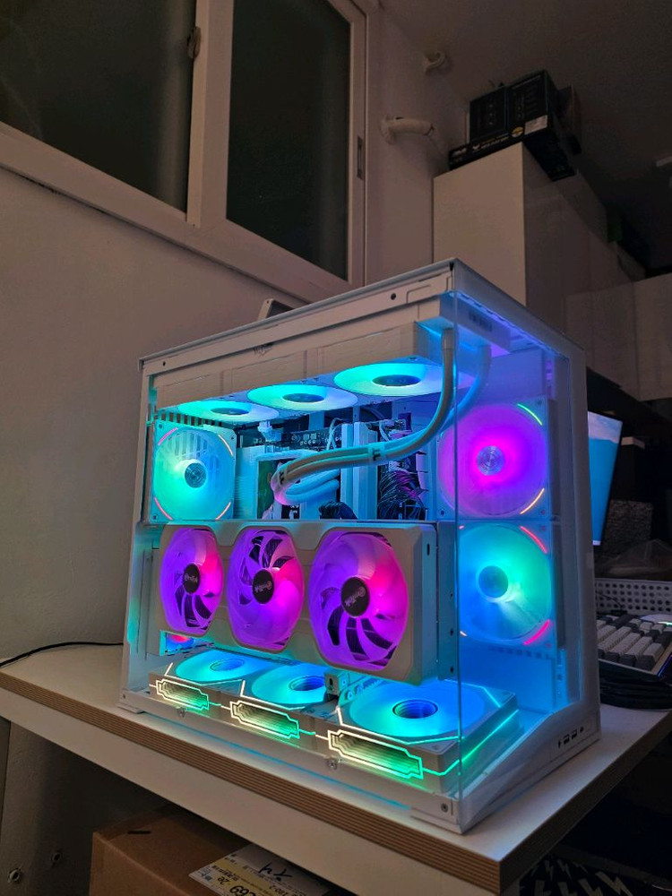 9800x3d rtx 5080 b850m wifi 리안리 화이트본체 이미지