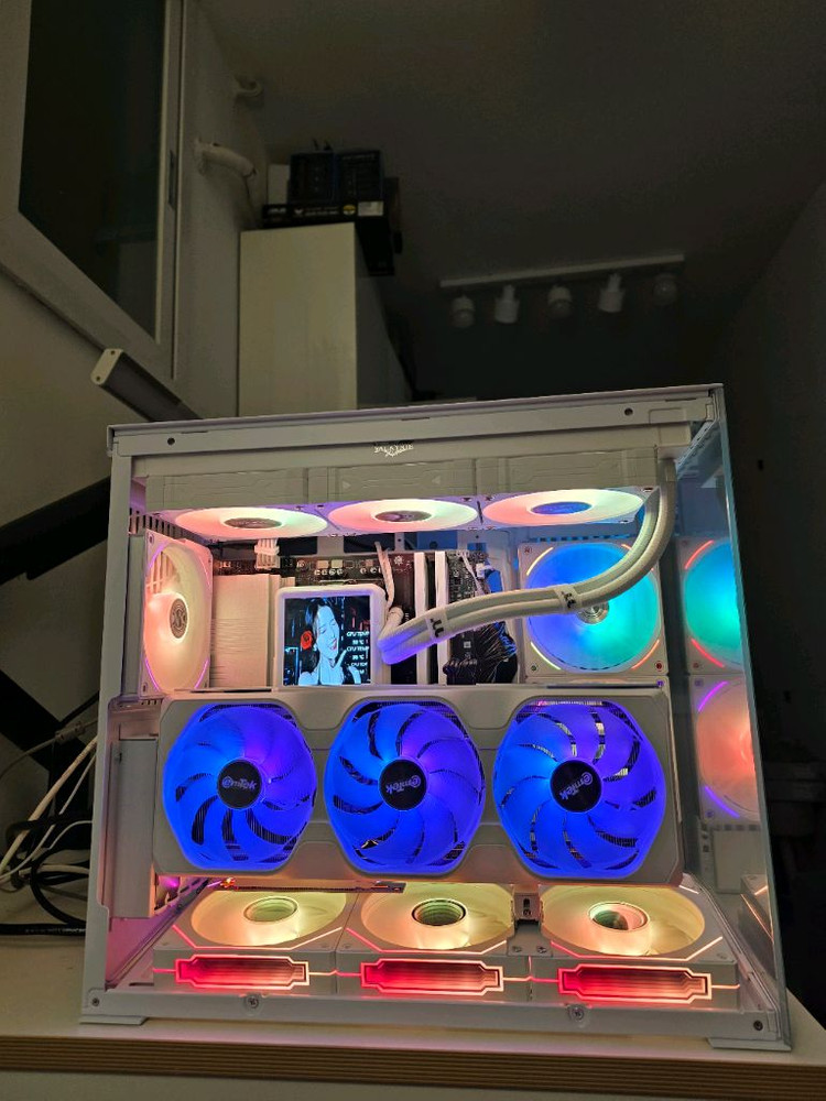 9800x3d rtx 5080 b850m wifi 리안리 화이트본체 이미지
