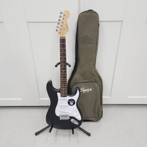스콰이어 스트랫 일렉기타 DEBUT STRAT LRL WPG 블랙 이미지