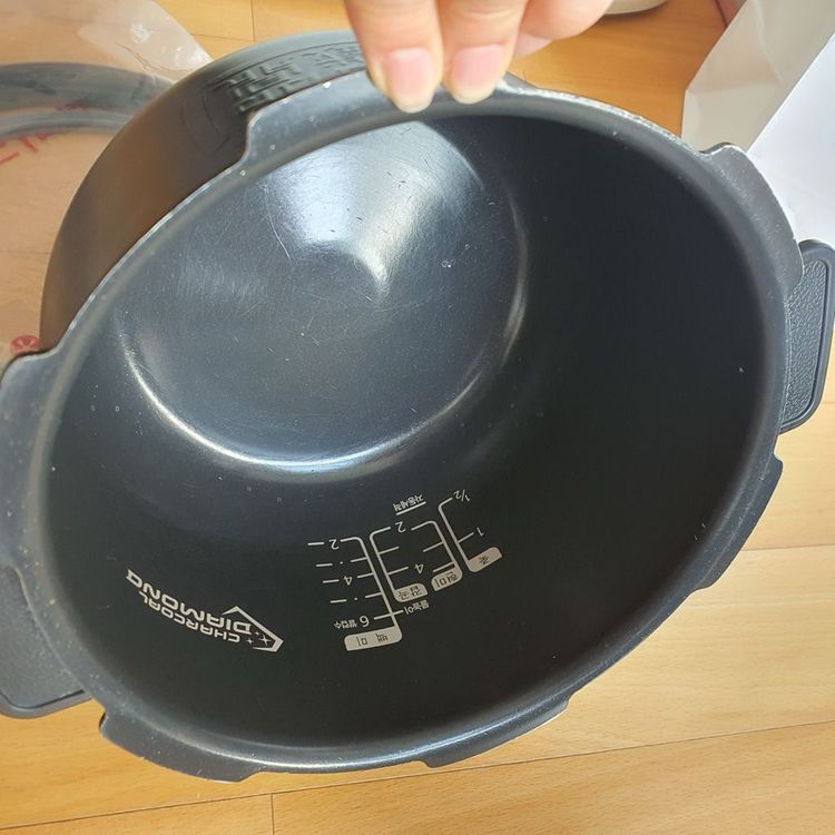 쿠첸 CUCHEN 밥솥 내솥과 고무 패킹 세트입니다.모델 CJH-TPM0601IP내솥에는 CHARCOAL DIAMO 이미지