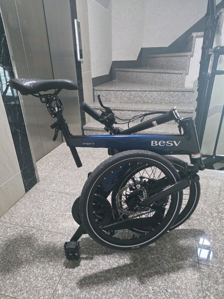 접이식 전기자전거 이미지