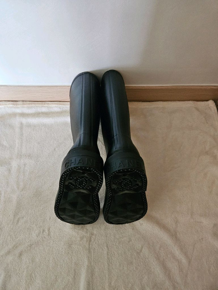 샤넬 레인부츠 판매해요 이미지