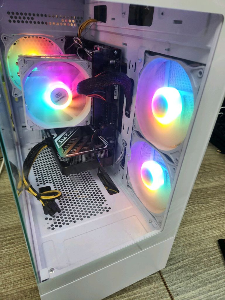 화이트 감성 게이밍PC RTX4060 / i5-12400F / RAM32GB / SSD1TB 이미지