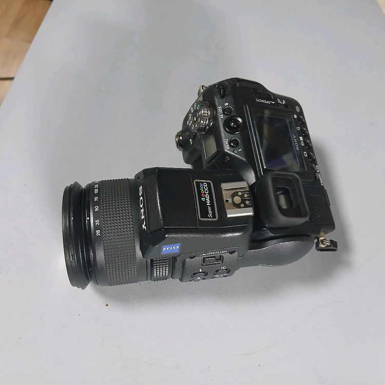 소니 풀프레임 DSLR 카메라 이미지