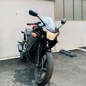 [HONDA]CBR125 / 16년식 짧은키로수 내외관깔끔 이미지