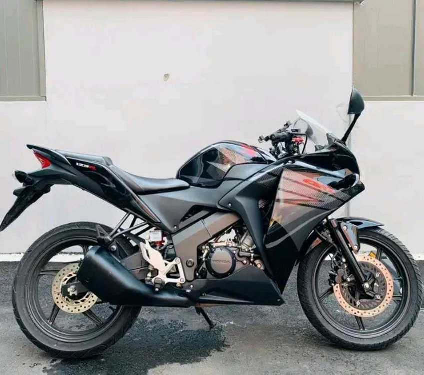 [HONDA]CBR125 / 16년식 짧은키로수 내외관깔끔 이미지
