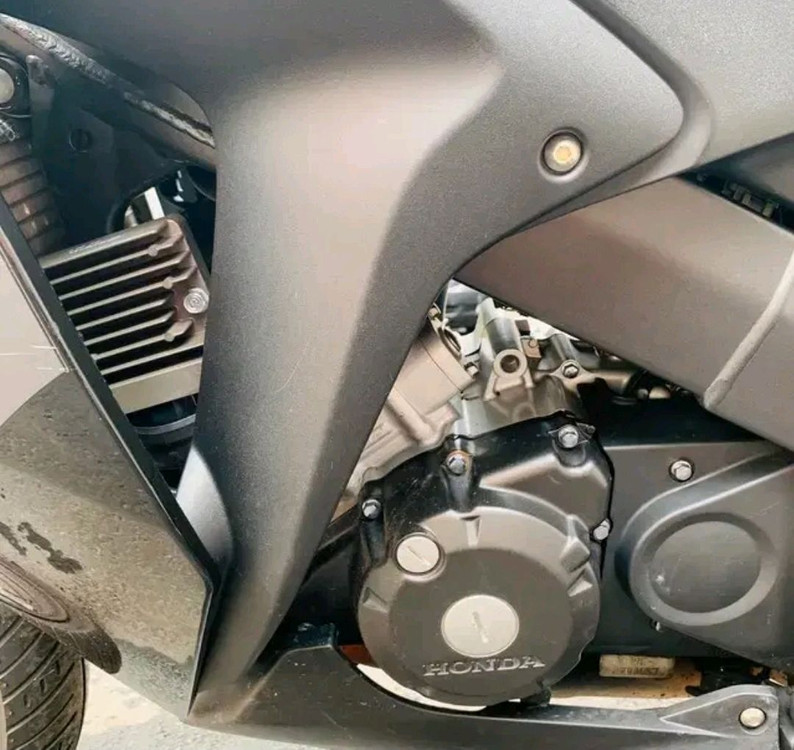 [HONDA]CBR125 / 16년식 짧은키로수 내외관깔끔 이미지