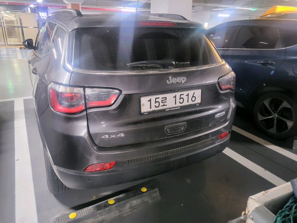중형 SUV 4WD 이미지