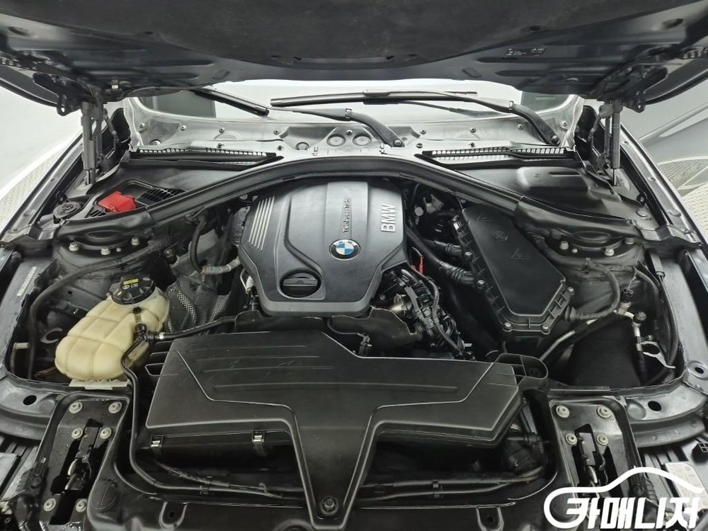 [BMW]3시리즈 (F30) 320d M 스포츠 (5인승) #고유가특가 이미지