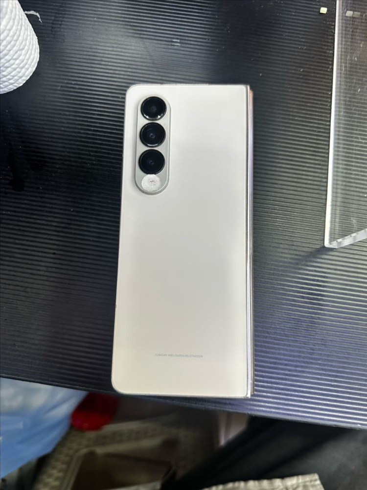 폴더블 스마트폰 실버 256GB 내부 액정 X 이미지