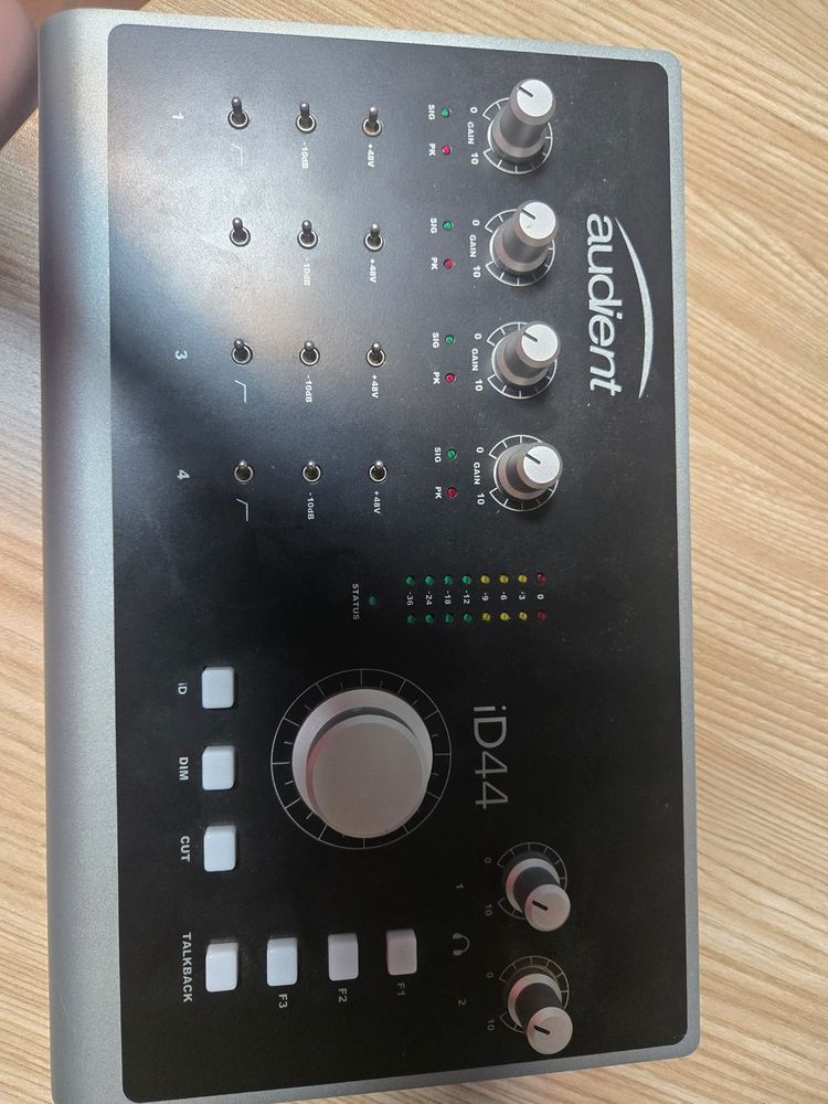 Audient iD44 Mk1 오디오 인터페이스 이미지