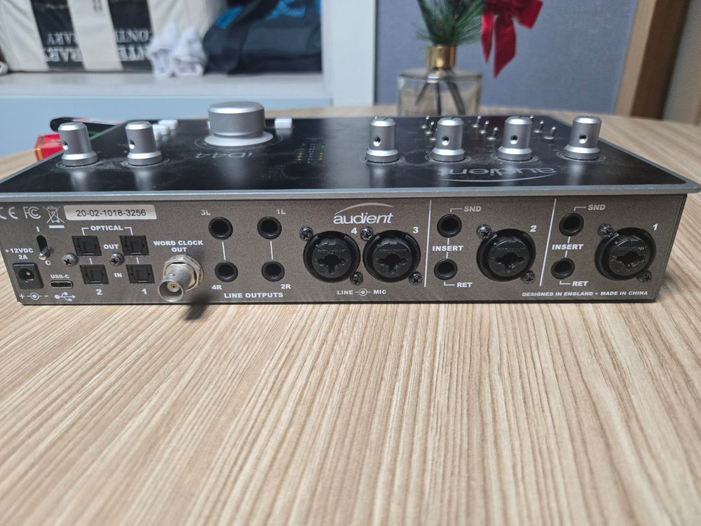 Audient iD44 Mk1 오디오 인터페이스 이미지