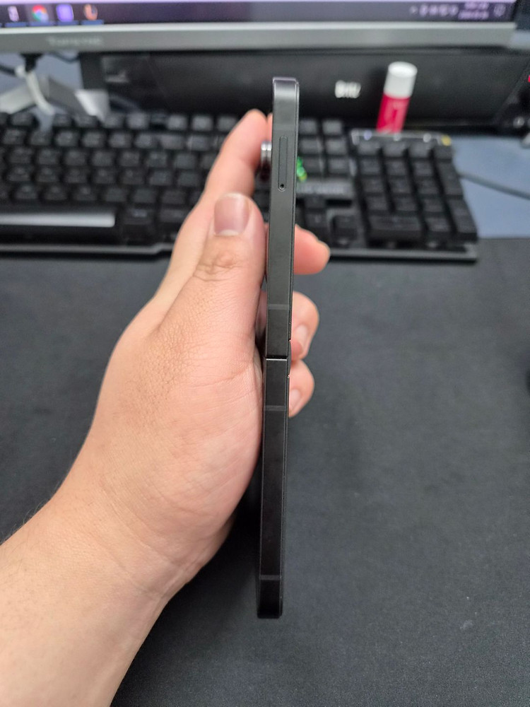 갤럭시 Z플립7 FE 블랙 256G 이미지