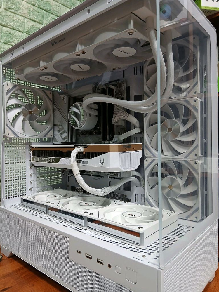 미사용 ) 9800X3D & RTX5070TI 컴퓨터 판매 이미지