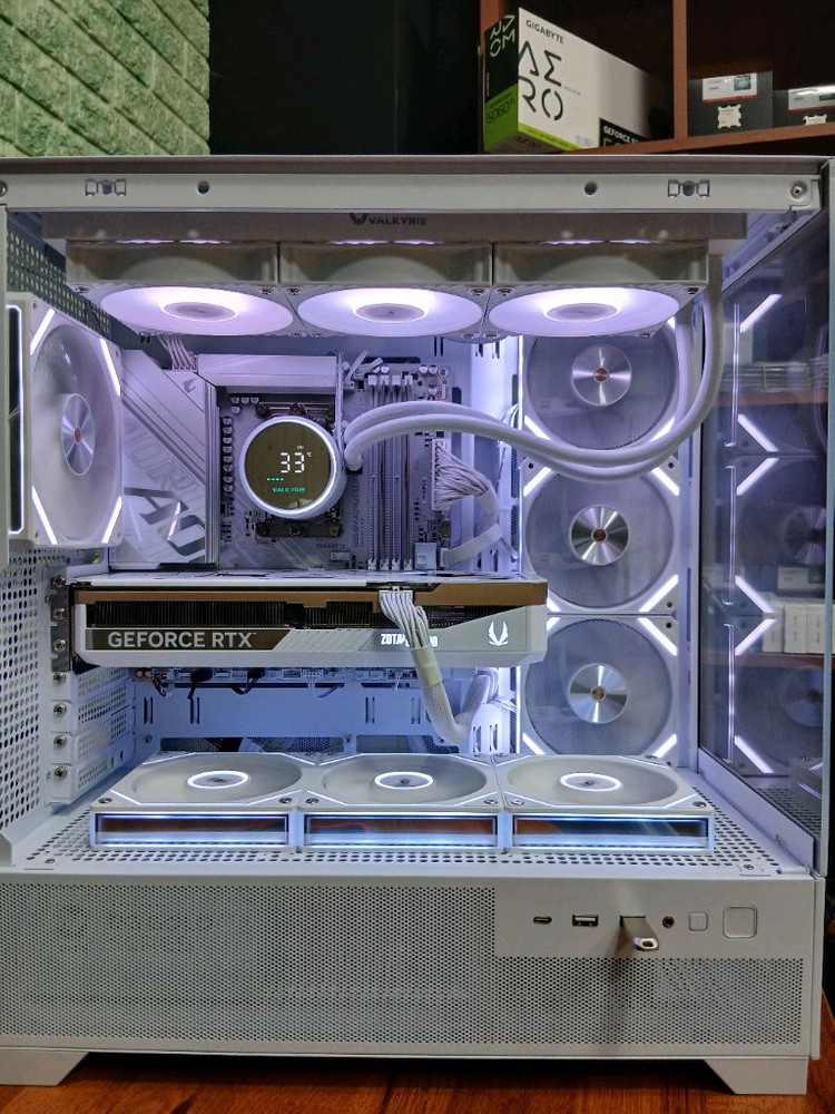 미사용 ) 9800X3D & RTX5070TI 컴퓨터 판매 이미지