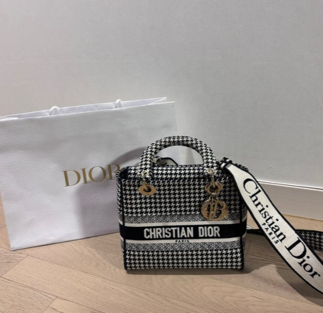 [정품] Dior 레이디디올 ‘딜라이트’ 하운즈투스 체크 미디움 이미지