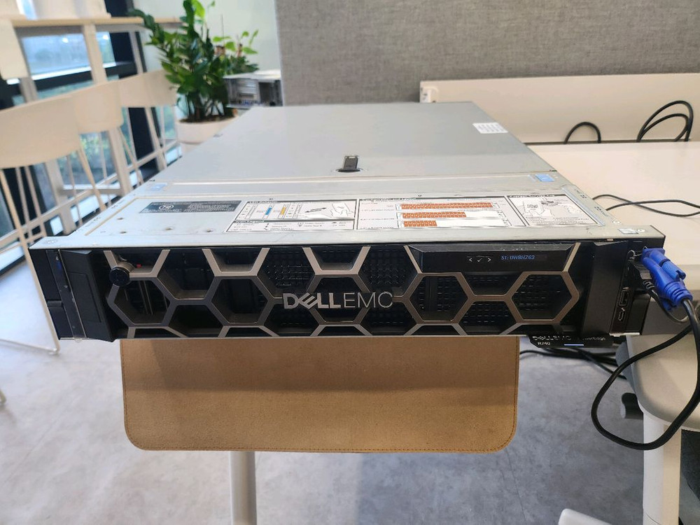 Dell R740(순정레일 포함) & Lenovo x3650 M5 서버 이미지