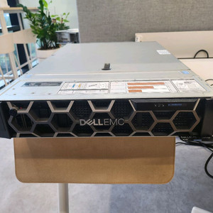 Dell R740(순정레일 포함) & Lenovo x3650 M5 서버 이미지