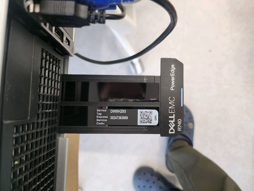 Dell R740(순정레일 포함) & Lenovo x3650 M5 서버 이미지