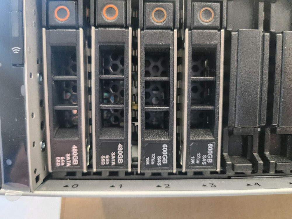Dell R740(순정레일 포함) & Lenovo x3650 M5 서버 이미지