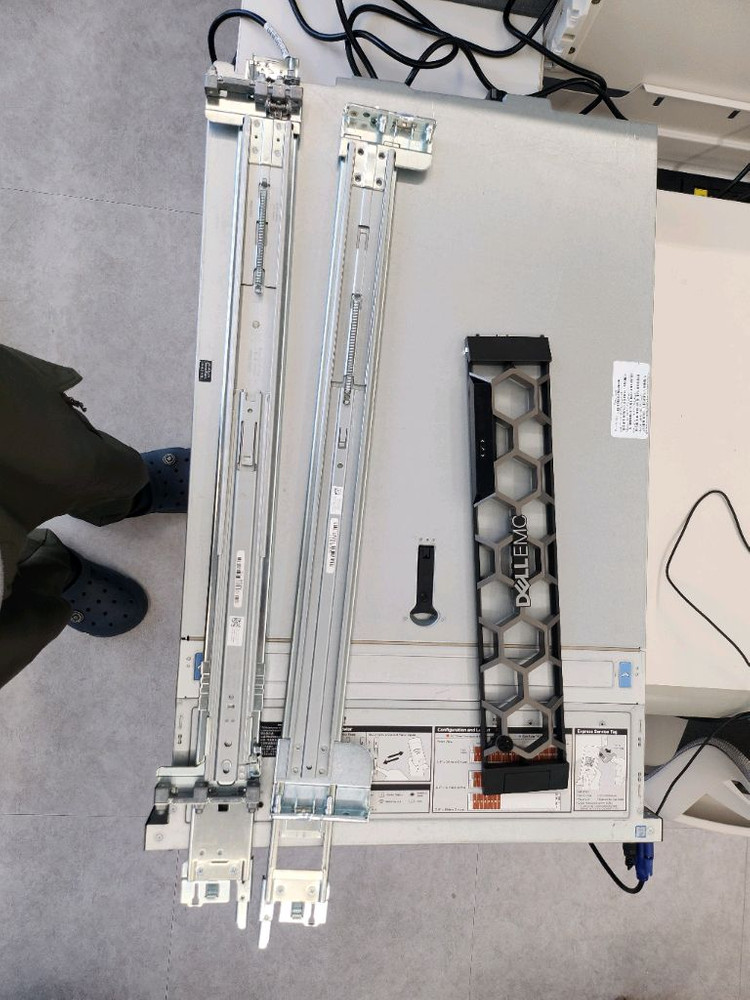 Dell R740(순정레일 포함) & Lenovo x3650 M5 서버 이미지